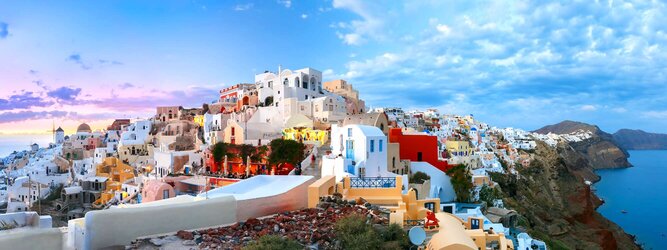 Action Angebote - Griechenland - Wer kennt sie nicht, die märchenhaften Bilderbuchfotos von Santorin? Strahlend weiße Häuser mit leuchtend blauen Kuppeln, schmiegen sich an die Hänge der zerklüfteten Steilküste. Für die meisten der Inbegriff von Griechenland, jedoch Griechenland ist mehr – viel mehr! Die beliebtesten Orte für Ferien in Griechenland, locken mit besten Angebote für Hotels und Ferienunterkünfte mit Werbeaktionen, Rabatten, Sonderangebote für Griechenland Urlaub buchen.